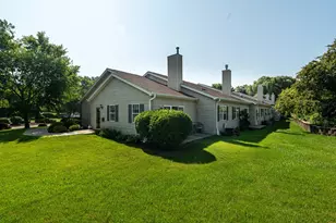 5201 S Tuckaway Blvd, Greenfield, WI 53221 - Photo 2