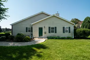 5201 S Tuckaway Blvd, Greenfield, WI 53221 - Photo 6