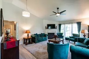 5201 S Tuckaway Blvd, Greenfield, WI 53221 - Photo 8