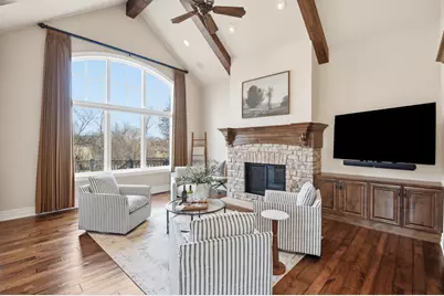 1264  Mary Hill Cir, Hartland, WI 53029 - Photo 4