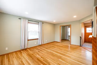 132 W Juniper Dr, Grafton, WI 53024 - Photo 2