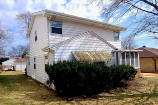 818 S 116th St, West Allis, WI 53214 - Photo 4