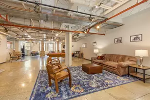 904 E Pearson St, Milwaukee, WI 53202 - Photo 24