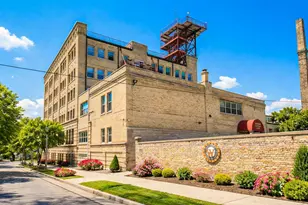 904 E Pearson St, Milwaukee, WI 53202 - Photo 26