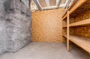 904 E Pearson St, Milwaukee, WI 53202 - Photo 22