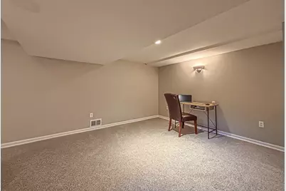 W158N5725  Elmway Dr, Menomonee Falls, WI 53051 - Photo 26