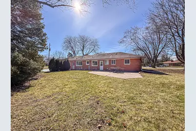 W158N5725  Elmway Dr, Menomonee Falls, WI 53051 - Photo 32