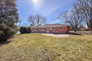 W158N5725 Elmway Dr, Menomonee Falls, WI 53051 - Photo 32