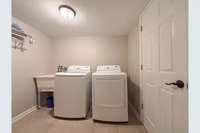 W158N5725  Elmway Dr, Menomonee Falls, WI 53051 - Photo 28