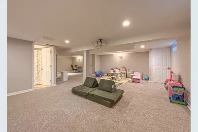 W158N5725  Elmway Dr, Menomonee Falls, WI 53051 - Photo 24
