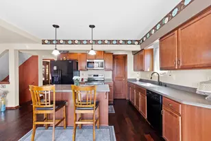 9502 W Parkland Ct, Milwaukee, WI 53224 - Photo 6