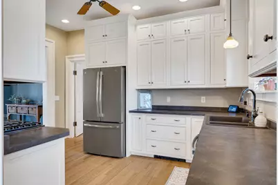 1003  King St, La Crosse, WI 54601 - Photo 4