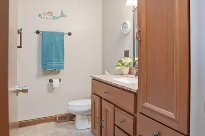 649  Edgewood Dr, Burlington, WI 53105 - Photo 6