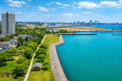 2525 S Shore Dr #3C, Milwaukee, WI 53207 - Photo 2
