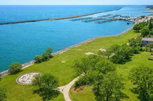 2525 S Shore Dr, Milwaukee, WI 53207 - Photo 14