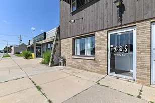 1116 Grove Ave, Racine, WI 53405 - Photo 2