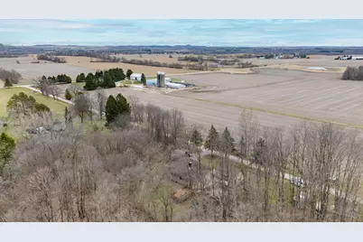 7224  Maple Ln, Hartford, WI 53027 - Photo 2