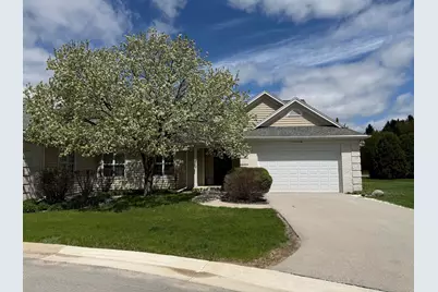 W233N3088  Oakmont Ct #B, Pewaukee, WI 53072 - Photo 1