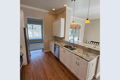 W233N3088  Oakmont Ct, Pewaukee, WI 53072 - Photo 8