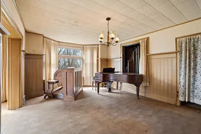 4055 S 103rd St, Greenfield, WI 53228 - Photo 8