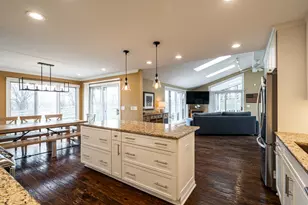 21710 W Ann Louise Ct, New Berlin, WI 53146 - Photo 10