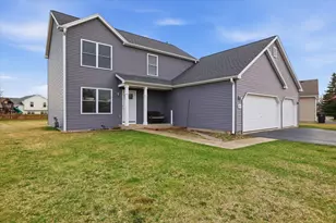 264 Deer Path Dr, Genoa City, WI 53128 - Photo 2