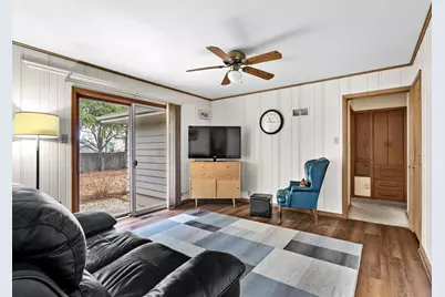 1616  Ahrens St, Manitowoc, WI 54220 - Photo 8