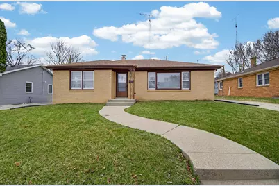 2303  Lawn St, Racine, WI 53404 - Photo 2