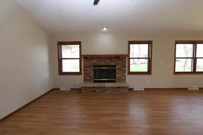 702  Oakwood Ln, Watertown, WI 53094 - Photo 18