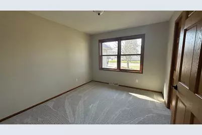 702  Oakwood Ln, Watertown, WI 53094 - Photo 14