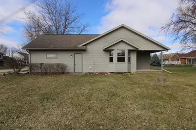 702  Oakwood Ln, Watertown, WI 53094 - Photo 22