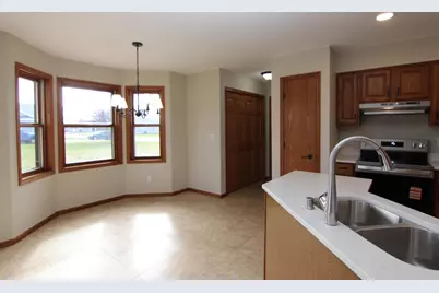 702  Oakwood Ln, Watertown, WI 53094 - Photo 6