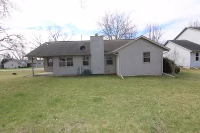 702  Oakwood Ln, Watertown, WI 53094 - Photo 24