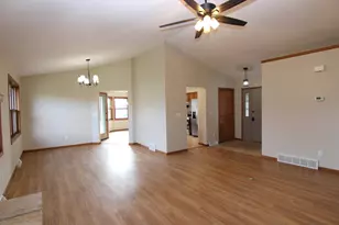 702 Oakwood Ln, Watertown, WI 53094 - Photo 4