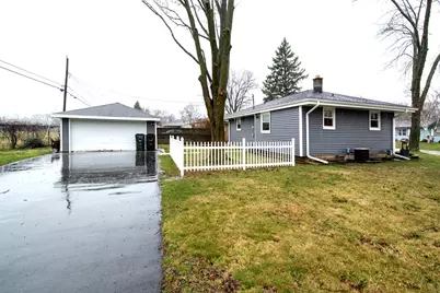 1707  Wind Dale Dr, Racine, WI 53402 - Photo 4