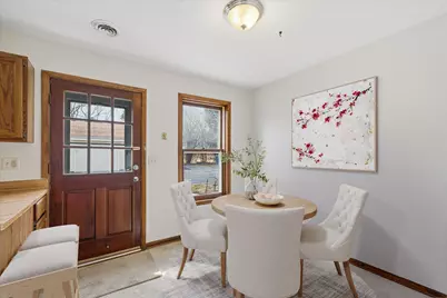 2017  Woodburn Rd #B, Waukesha, WI 53188 - Photo 12