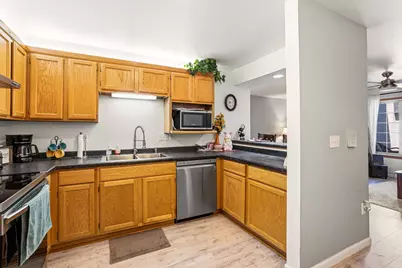 9390 W Loomis Rd #3, Franklin, WI 53132 - Photo 8