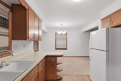 11016 W Wells St, Wauwatosa, WI 53226 - Photo 8