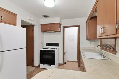 11016 W Wells St, Wauwatosa, WI 53226 - Photo 6