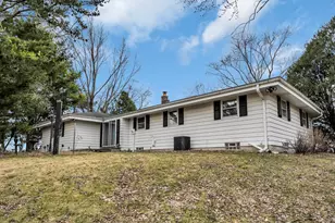 W256N5948 Windy Pass Dr, Lisbon, WI 53089 - Photo 4