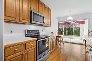 409 Hartford Square, Hartford, WI 53027 - Photo 12