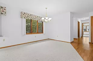 409 Hartford Square, Hartford, WI 53027 - Photo 4