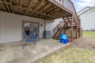 512 Frederick Ct, Oconomowoc, WI 53066 - Photo 4