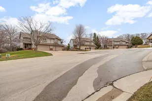 512 Frederick Ct, Oconomowoc, WI 53066 - Photo 6