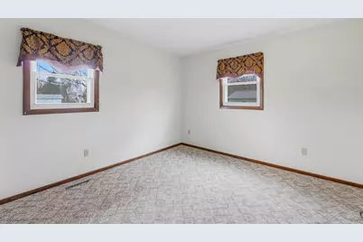 438  Emmer St, Mayville, WI 53050 - Photo 10