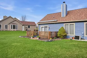 W268N1935 Shooting Star Rd, Pewaukee, WI 53072 - Photo 4