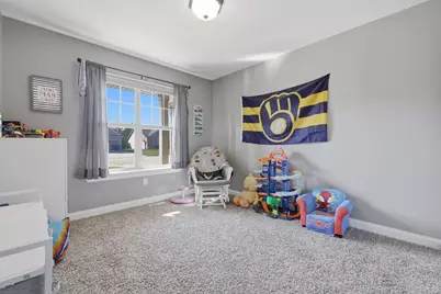 621  Fox Run Ln, Racine, WI 53406 - Photo 10