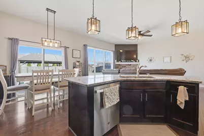 621  Fox Run Ln, Racine, WI 53406 - Photo 8