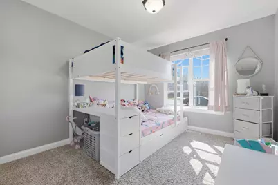 621  Fox Run Ln, Racine, WI 53406 - Photo 12