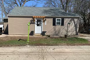 33312 Fairview Ct, Burlington, WI 53105 - Photo 2